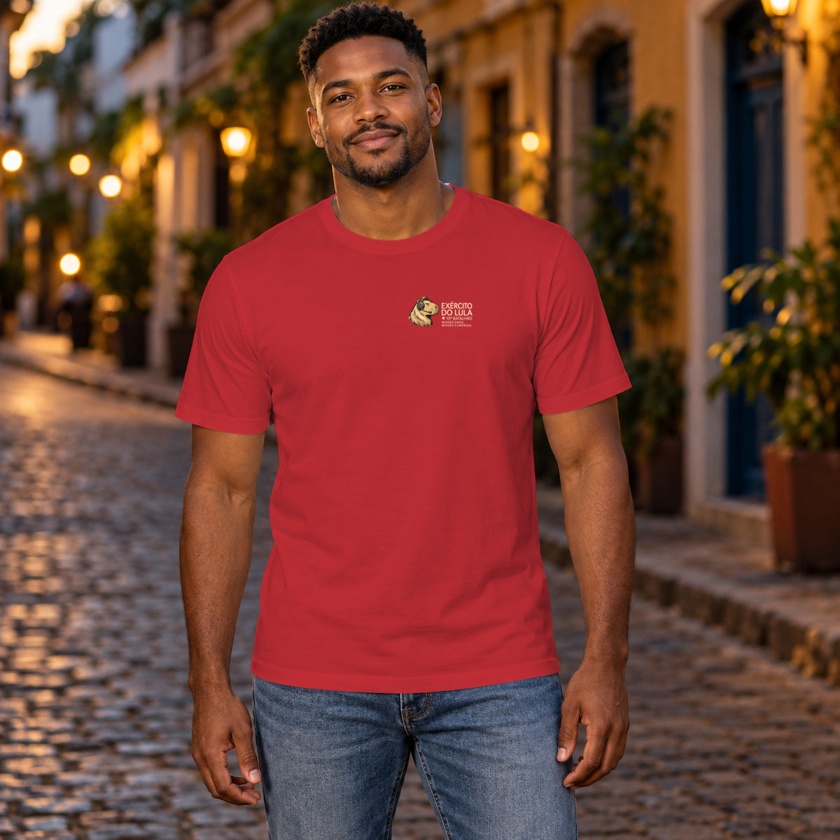 Camiseta Exército do Lula Discreto · vermelha · masculina: pessoa vestindo a camiseta. Imagem ilustrativa.