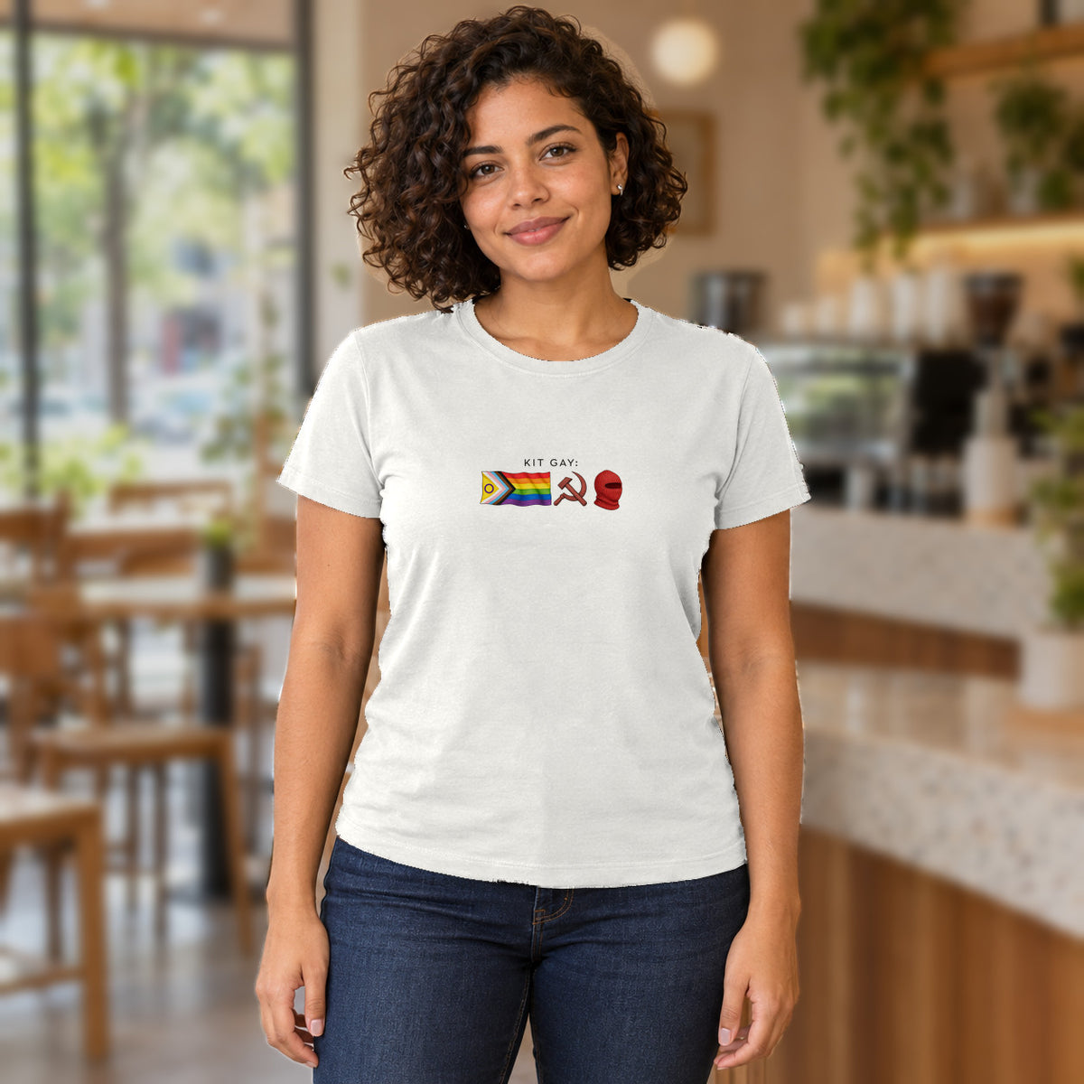 Camiseta Kit Gay Light · Branca · feminina: pessoa vestindo a camiseta. Imagem ilustrativa.
