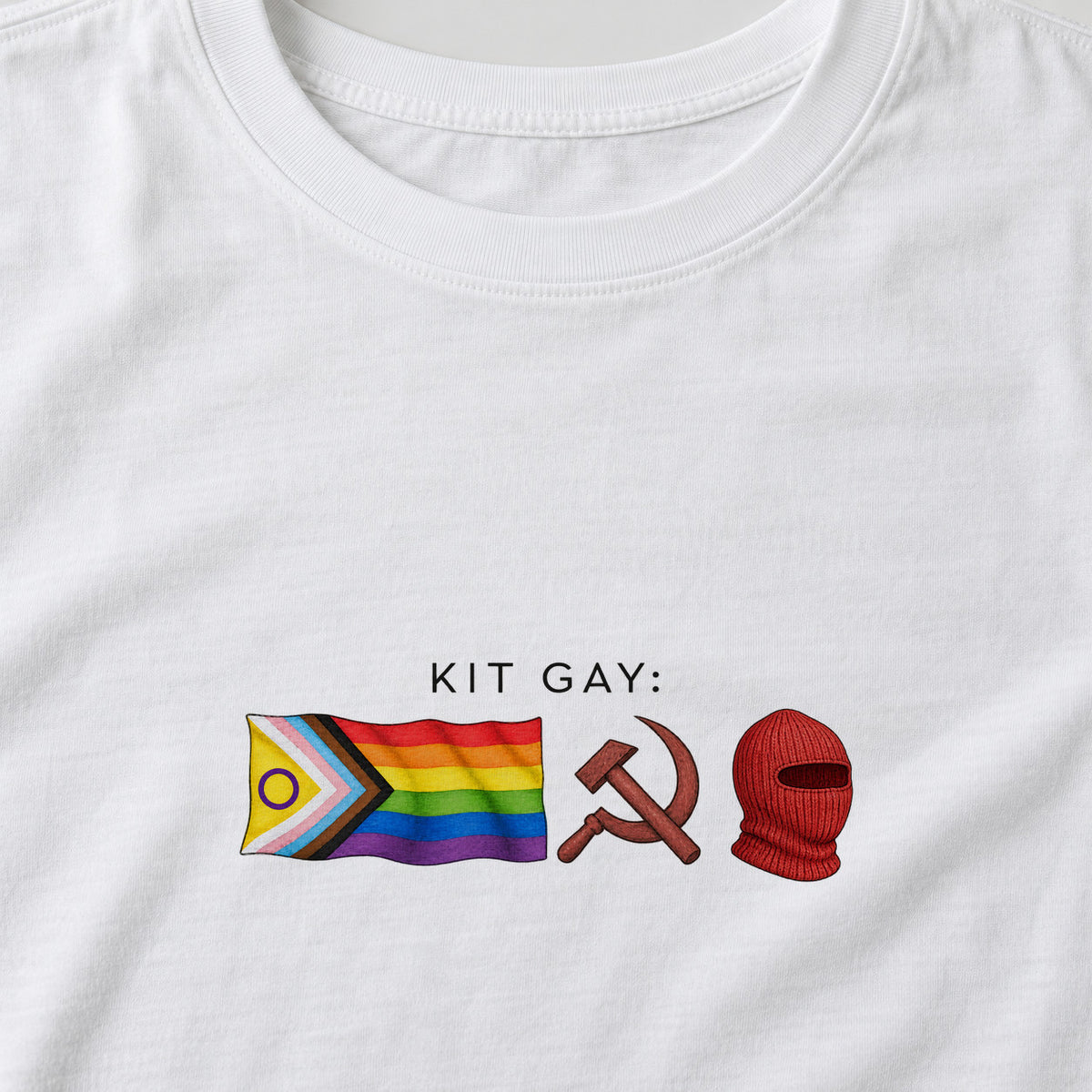 Camiseta Kit Gay Light · Branca · feminina: detalhe da estampa. Imagem ilustrativa.