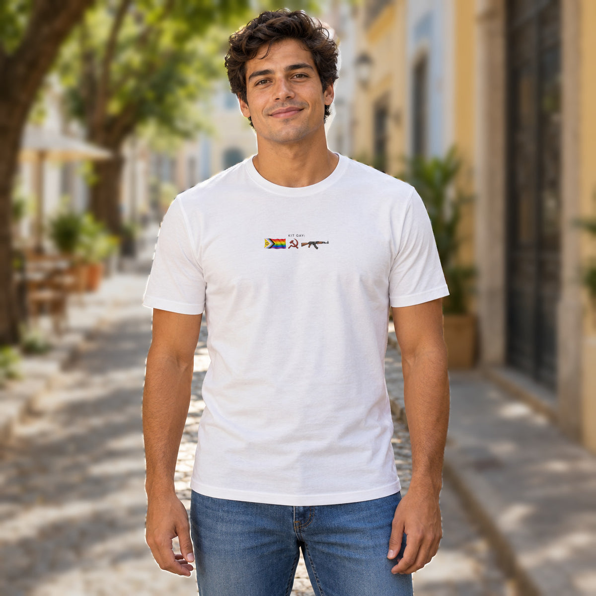 Camiseta Kit Gay Raiz · Branca · masculina: pessoa vestindo a camiseta. Imagem ilustrativa.