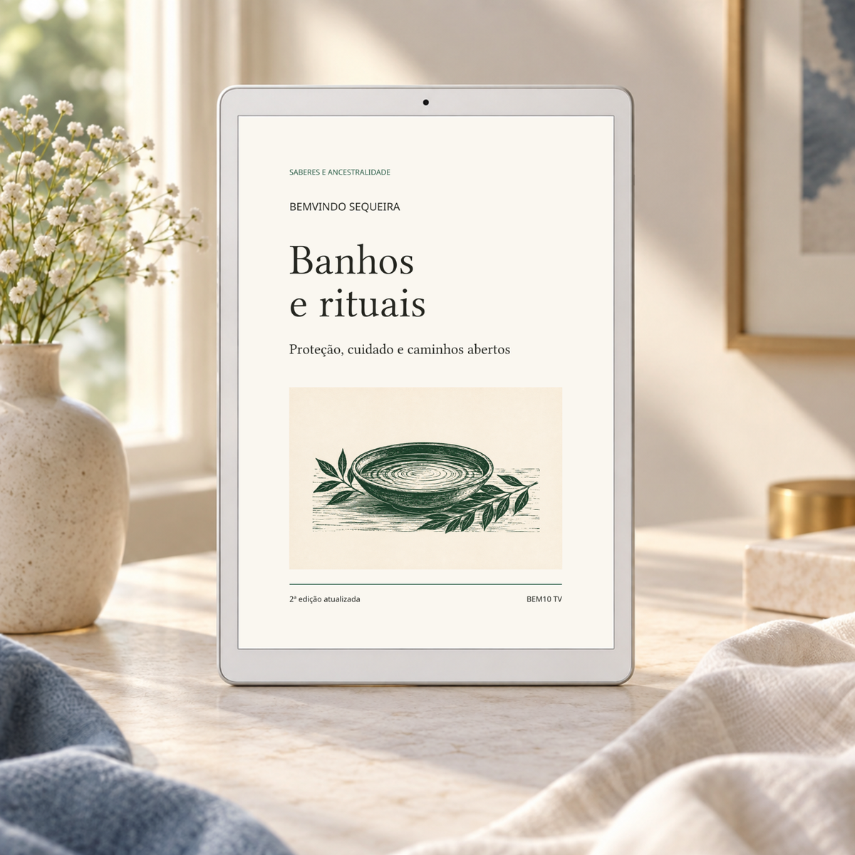 Banhos e rituais — 2ª edição atualizada. Capa original em cenário ilustrativo de leitura digital; aparelho e objetos não incluídos.